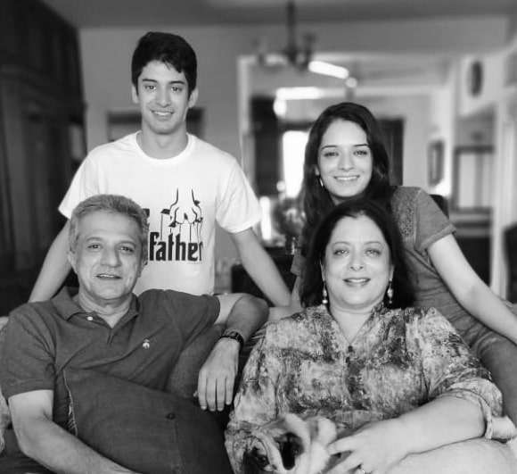Maalavika's family